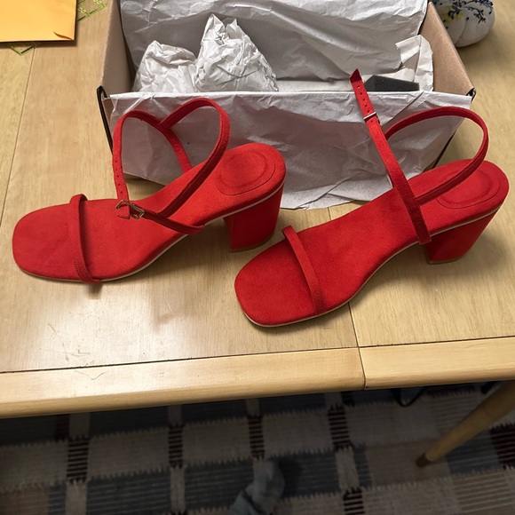 Reformation Rafa Simple Sandal - Never worn NWT - Picture 4 of 5